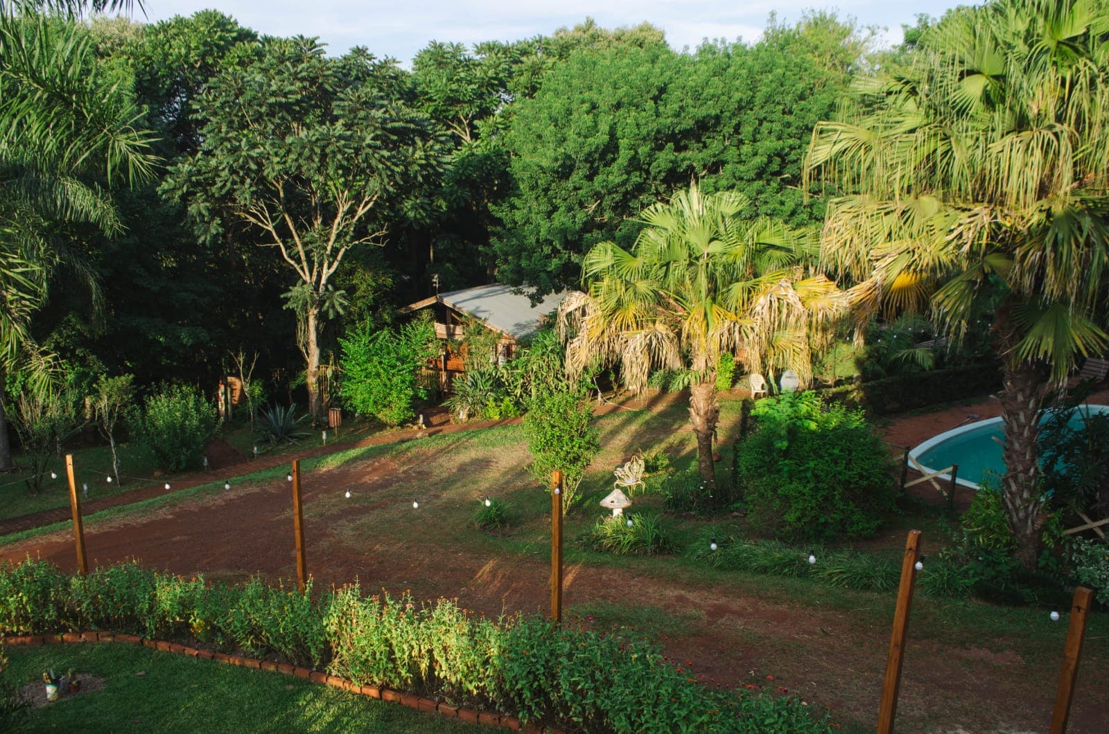 Cabaña rodeada de naturaleza